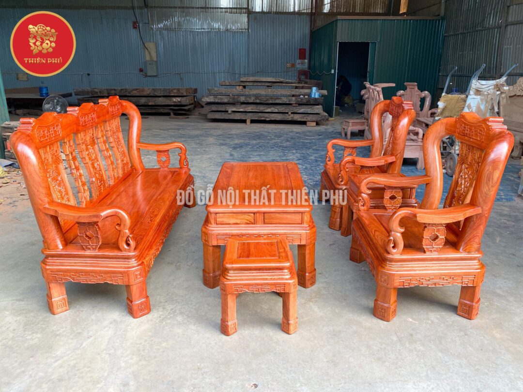 Bộ bàn ghế được chế tác từ đa dạng các loại gỗ qúy hiếm 