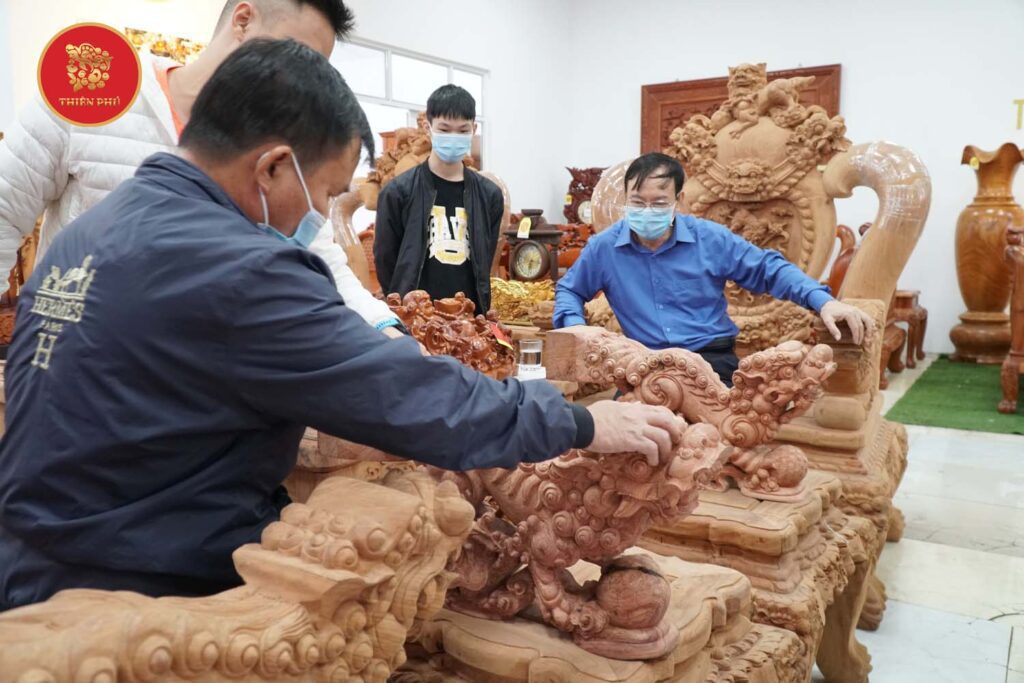 Hình ảnh một số khách hàng tại Đồ gỗ Nội thất Thiên Phú