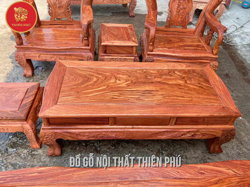 Bàn ghế Minh Quốc Đào tay 10 làm từ chất liệu gỗ nguyên tấm cao cấp
