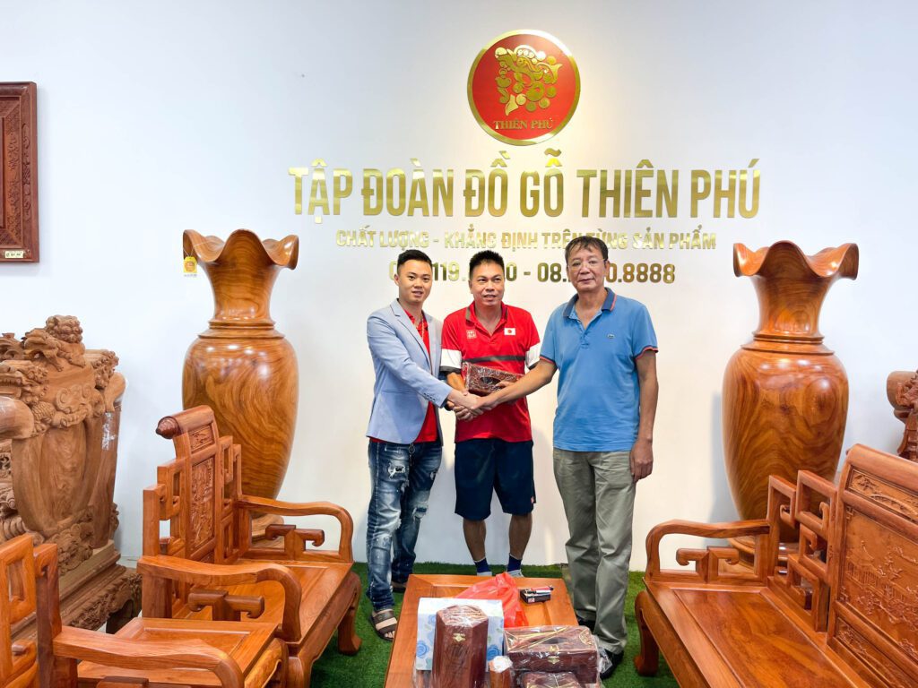 Xưởng đóng bàn ghế gỗ Thiên Phú luôn cam kết đảm bảo tối đa quyền lợi mọi khách hàng
