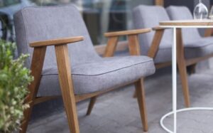 Bí Quyết Chọn Ghế Gỗ Cafe Chất Lượng Và Đẹp Mắt Không Thể Bỏ Qua