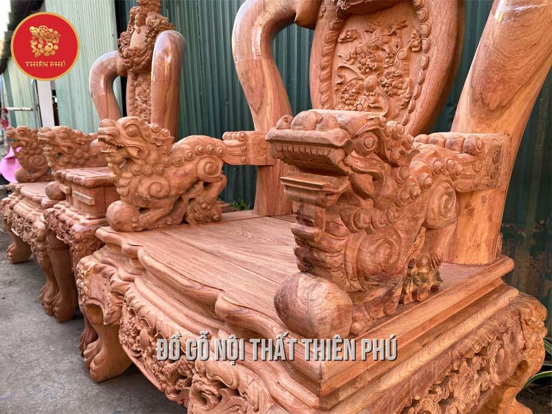 Sản phẩm bộ bàn ghế gỗ gõ đỏ tay 20 của Đồ gỗ Thiên Phú chất lượng cao