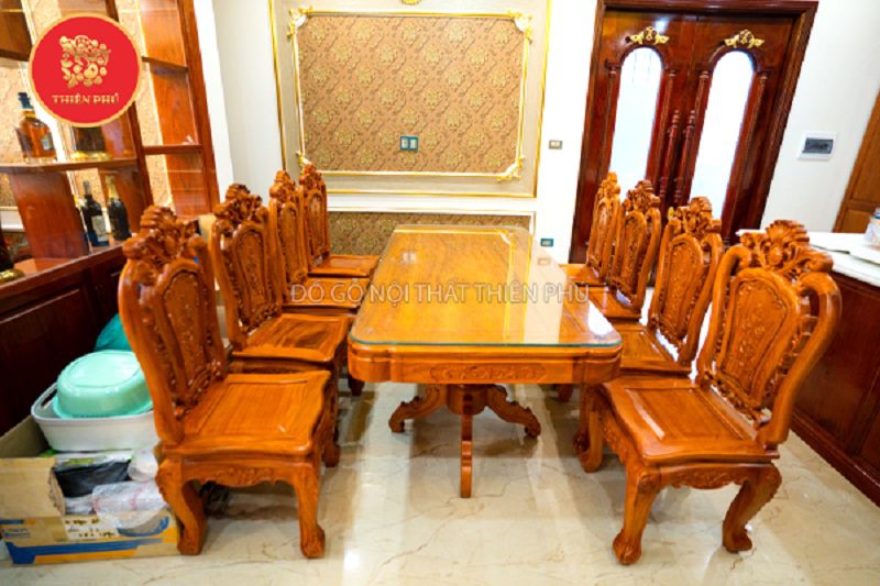 Bộ bàn ăn gỗ 8 ghế là sản phẩm hoàn hảo với những chủ nhà thích phong cách truyền thống