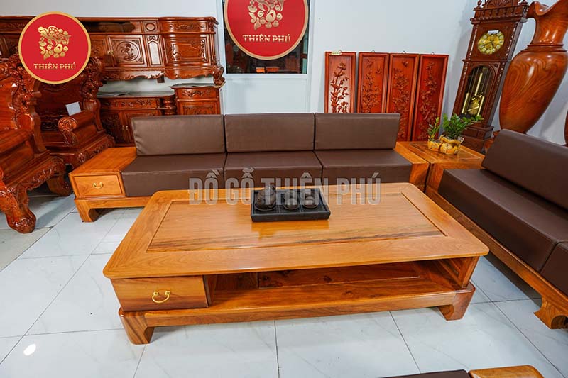 Kích thước sofa gỗ gõ đỏ thường khá đa dạng, tùy theo kiểu dáng của sản phẩm