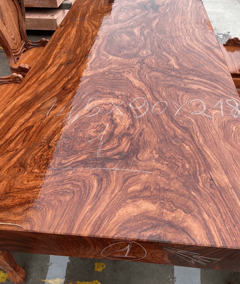 Ứng dụng của gỗ hương đá trong sản xuất nội thất được đánh giá rất cao