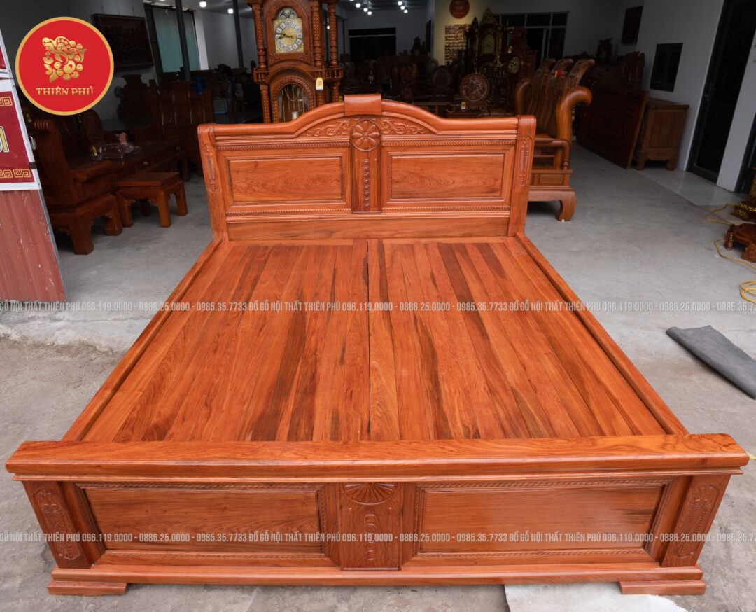 Giường gỗ gõ đỏ Lào tự nhiên giá rẻ
